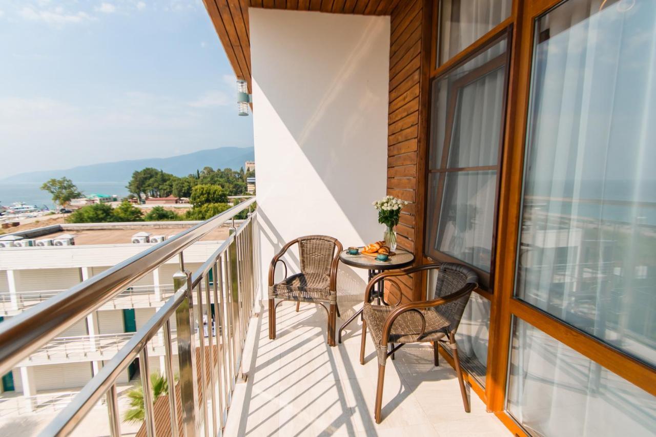 Aquamarine Family Club Hotel Gagra Exterior foto